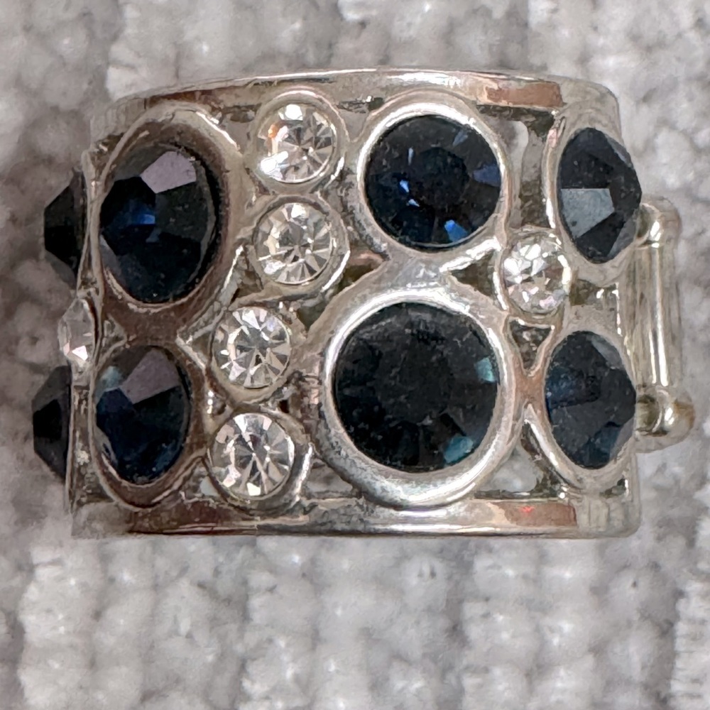 5/$20🛍️Paparazzi Navy Blue with White Crystals Statement Ring